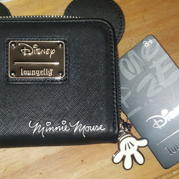 LOUNGEFLY MINNIE MOUSE ZIP AROUND WALLET NWT. - Picture 7 of 10